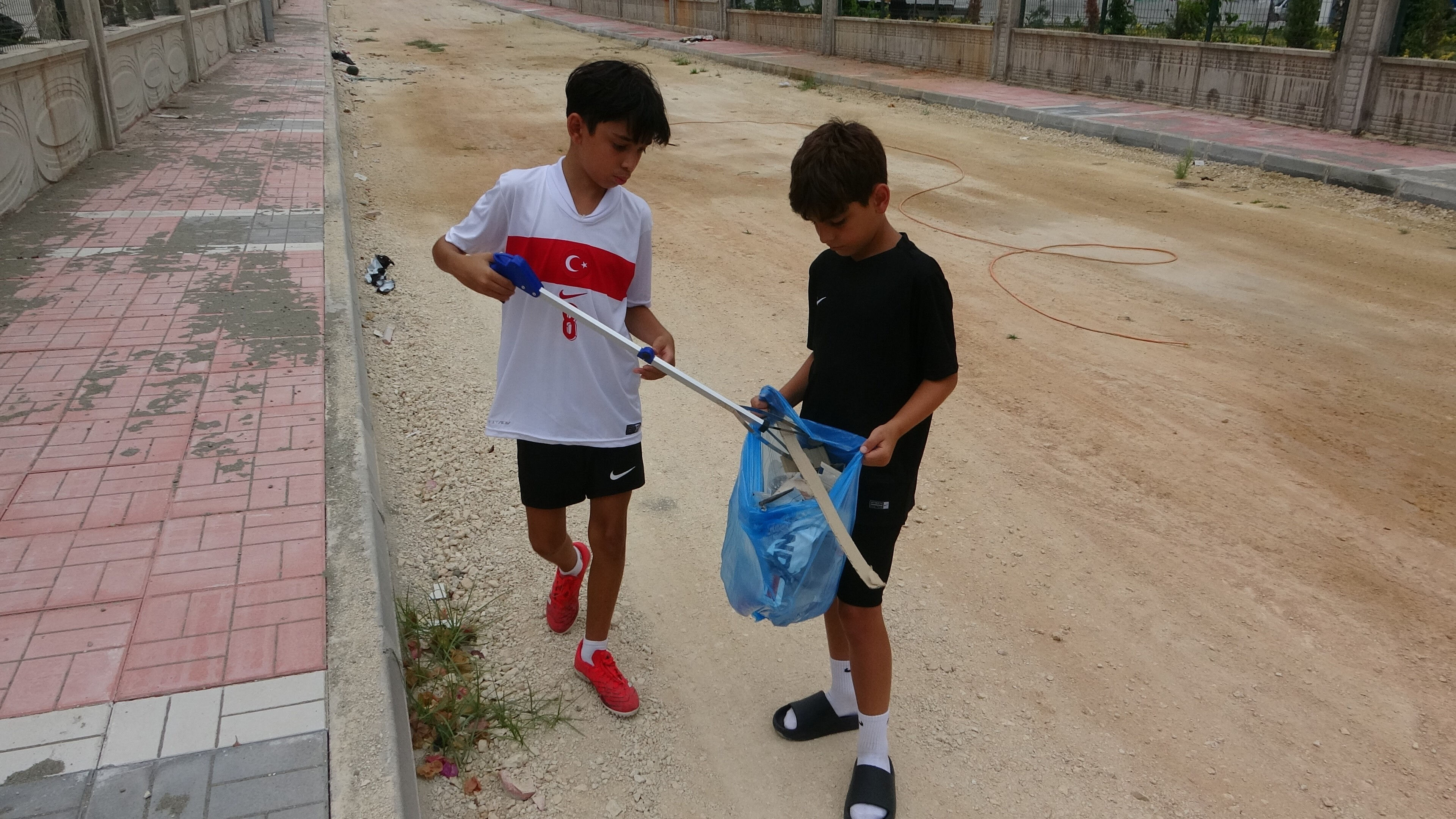 'Takipçim kadar çöp topluyorum' diyerek milyonlara ulaştı! Sosyal medya onu konuşuyor 'Takipçim kadar çöp topluyorum' diyerek milyonlara ulaştı! Sosyal medya onu konuşuyor - 2. Resim