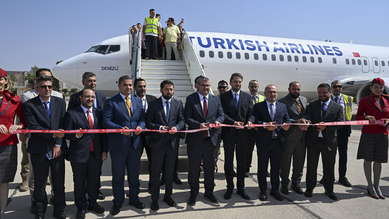 THY uçağı 13 yıl aradan sonra yeniden Halep'te! İlk sefer yapıldı THY uçağı 13 yıl aradan sonra yeniden Halep'te! İlk sefer yapıldı - 2. Resim