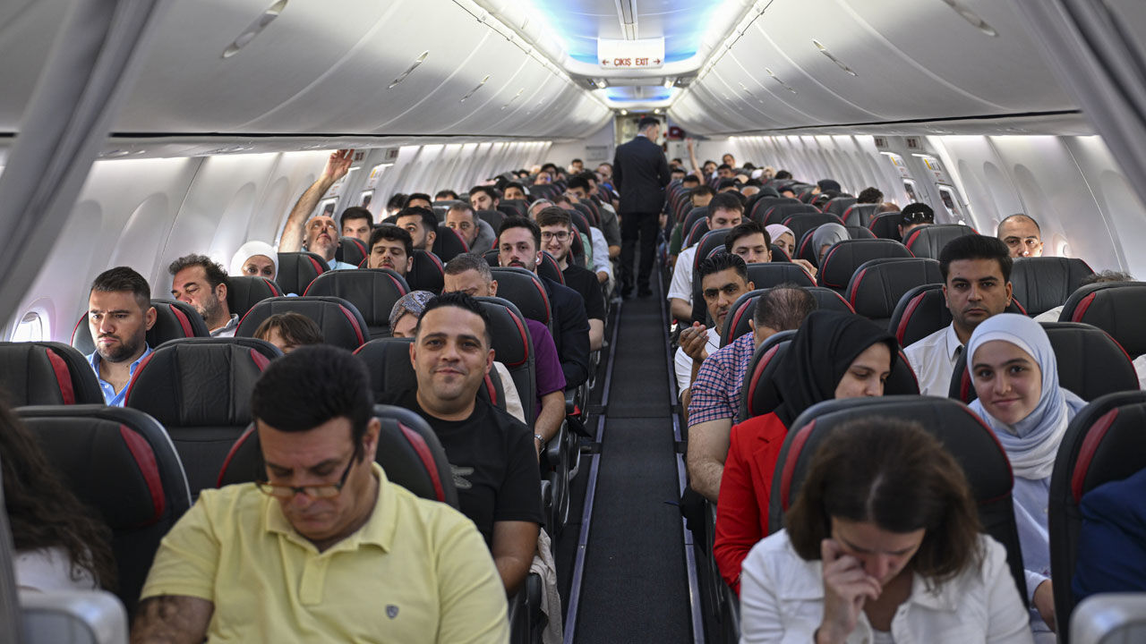 THY uçağı 13 yıl aradan sonra yeniden Halep'te! İlk sefer yapıldı THY uçağı 13 yıl aradan sonra yeniden Halep'te! İlk sefer yapıldı - 1. Resim