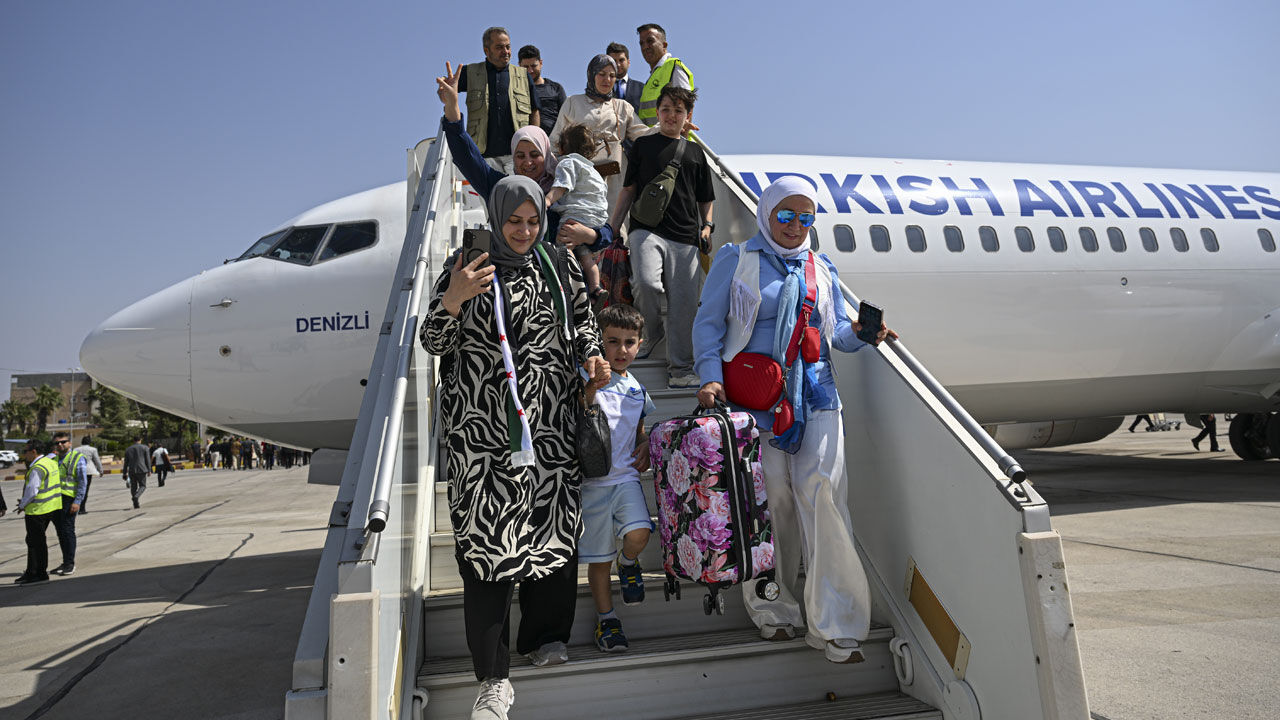 THY uçağı 13 yıl aradan sonra yeniden Halep'te! İlk sefer yapıldı THY uçağı 13 yıl aradan sonra yeniden Halep'te! İlk sefer yapıldı - 4. Resim