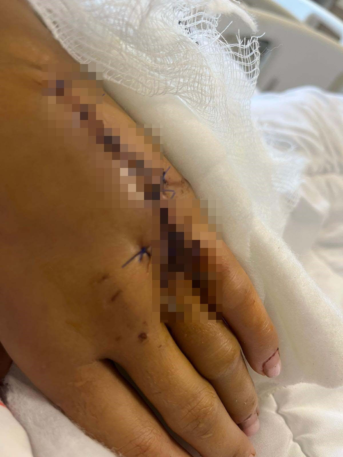 Uzaklaştırma kararı aldığı eşi dehşeti yaşatmıştı... Yaşadığı korkuyu anlattı! "Kapattım, o vurmaya devam etti" Uzaklaştırma kararı aldığı eşi dehşeti yaşatmıştı... Yaşadığı korkuyu anlattı! "Kapattım, o vurmaya devam etti" - 3. Resim