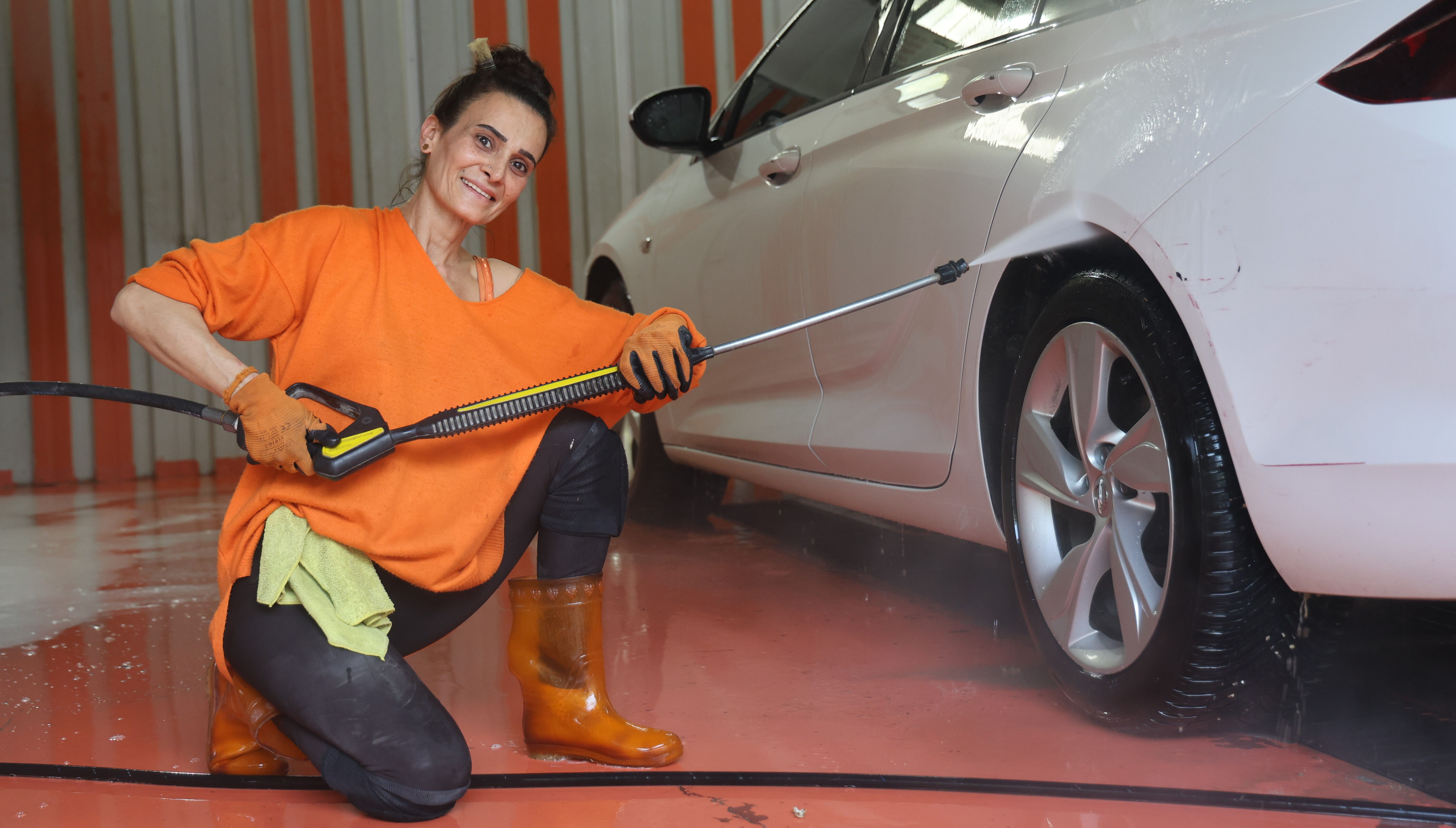 Yaptığı işi gören "Ağabey" diye sesleniyor! Genç kadının 6 yıllık mücadelesi göz doldurdu - 3. Resim