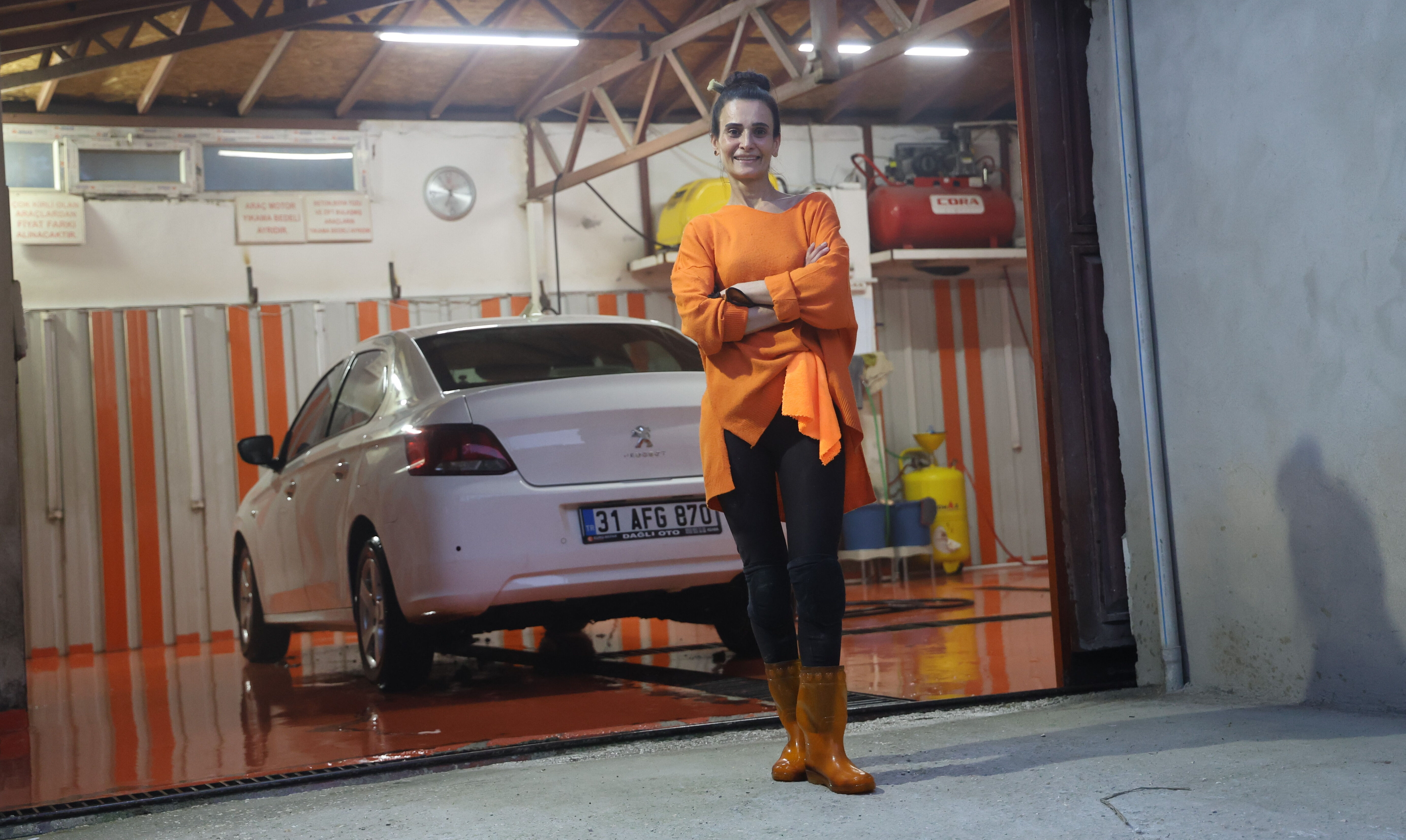 Yaptığı işi gören "Ağabey" diye sesleniyor! Genç kadının 6 yıllık mücadelesi göz doldurdu - 1. Resim