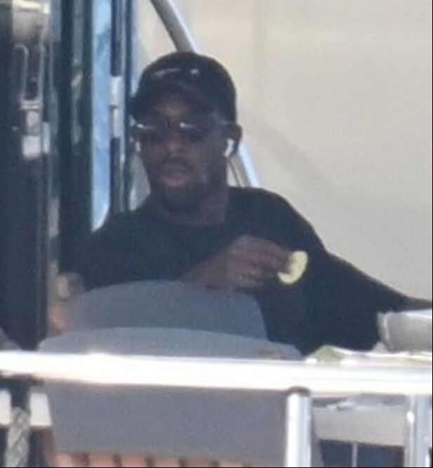 Yıldız futbolcunun Bodrum sefası: Lüks tatile servet harcadı Yıldız futbolcunun Bodrum sefası: Lüks tatile servet harcadı - 3. Resim