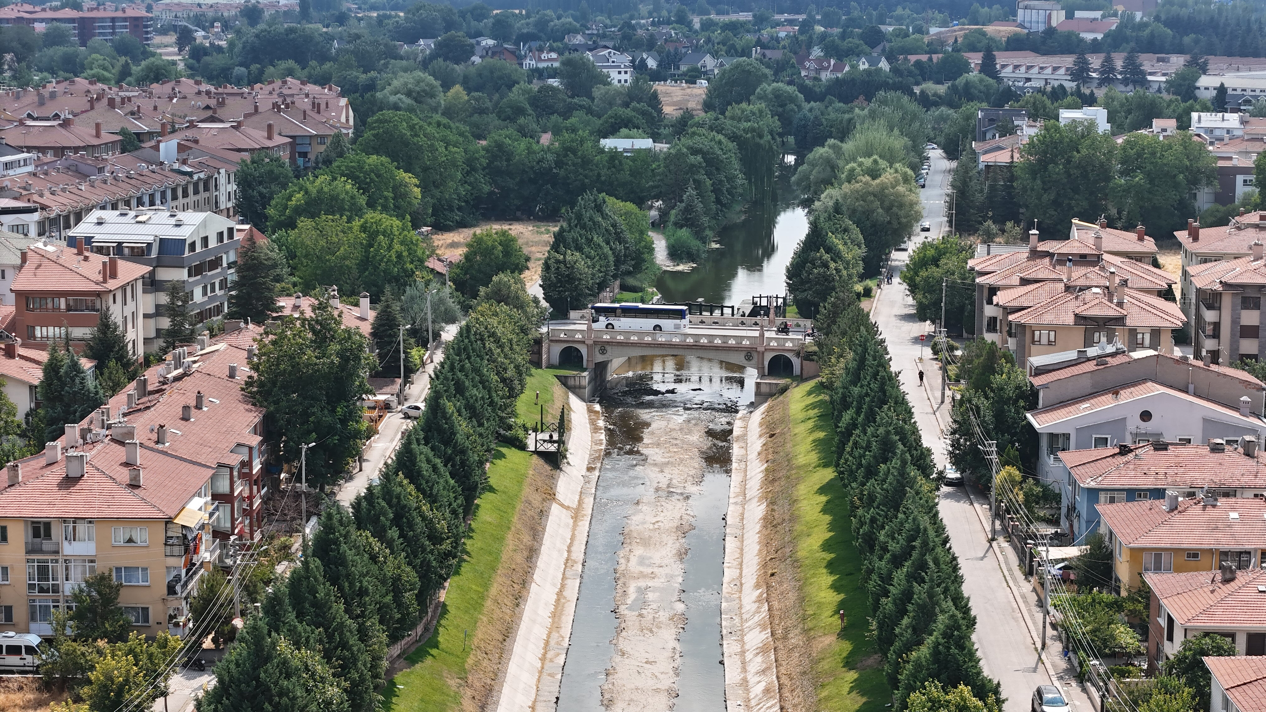 Eskişehir'in sembolünde içler acısı görüntü! Porsuk Çayı'nı görenler hayrete düşüyor - 1. Resim