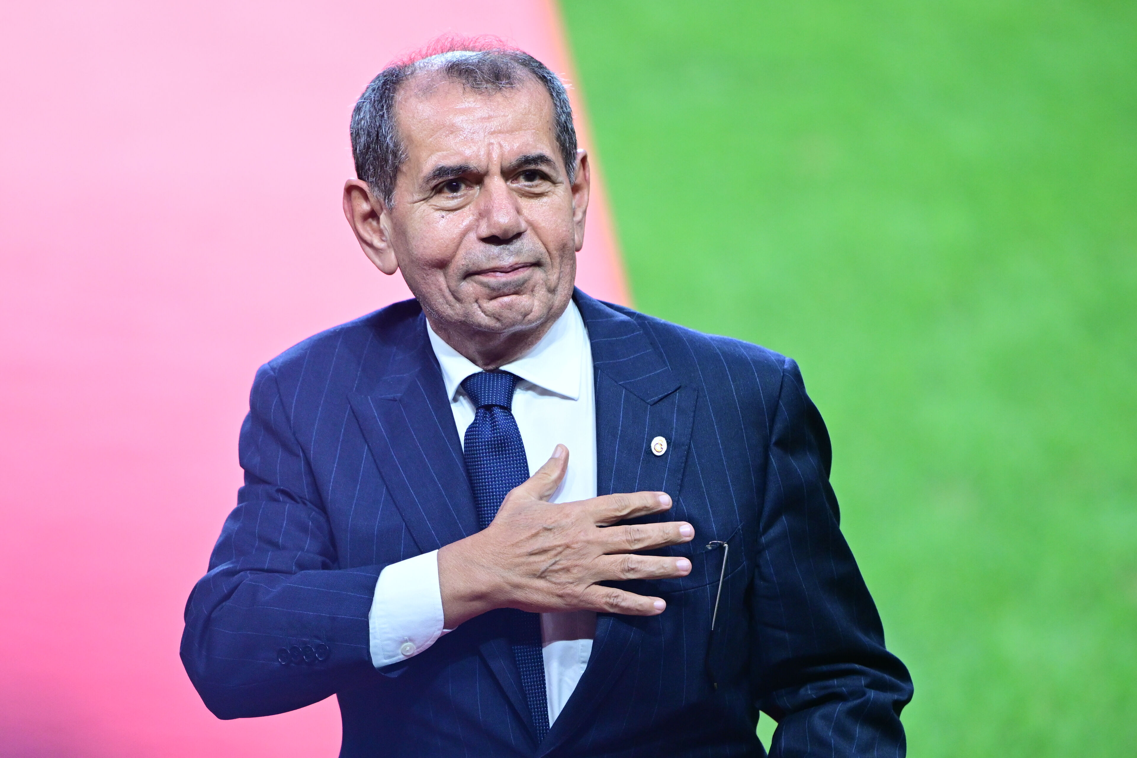 Galatasaray'da tarihi tören! Osimhen ve Sane imzayı attı Galatasaray'da tarihi tören! Osimhen ve Sane imzayı attı - 2. Resim