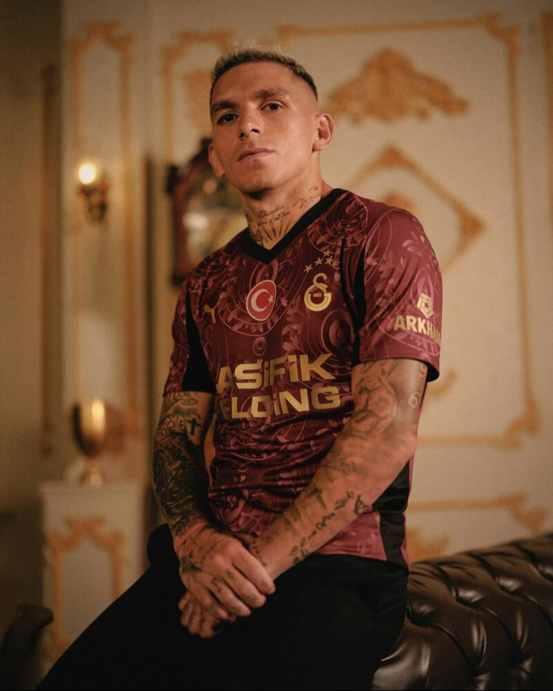 Galatasaray'ın yeni sezon alternatif forması! Desenler ve yazı dikkat çekti - 2. Resim