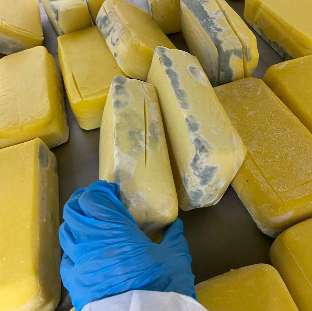 Hepsini vatandaşa yedireceklerdi! 1.5 ton küflenmiş ve bozulmuş ürün ele geçirildi - 1. Resim