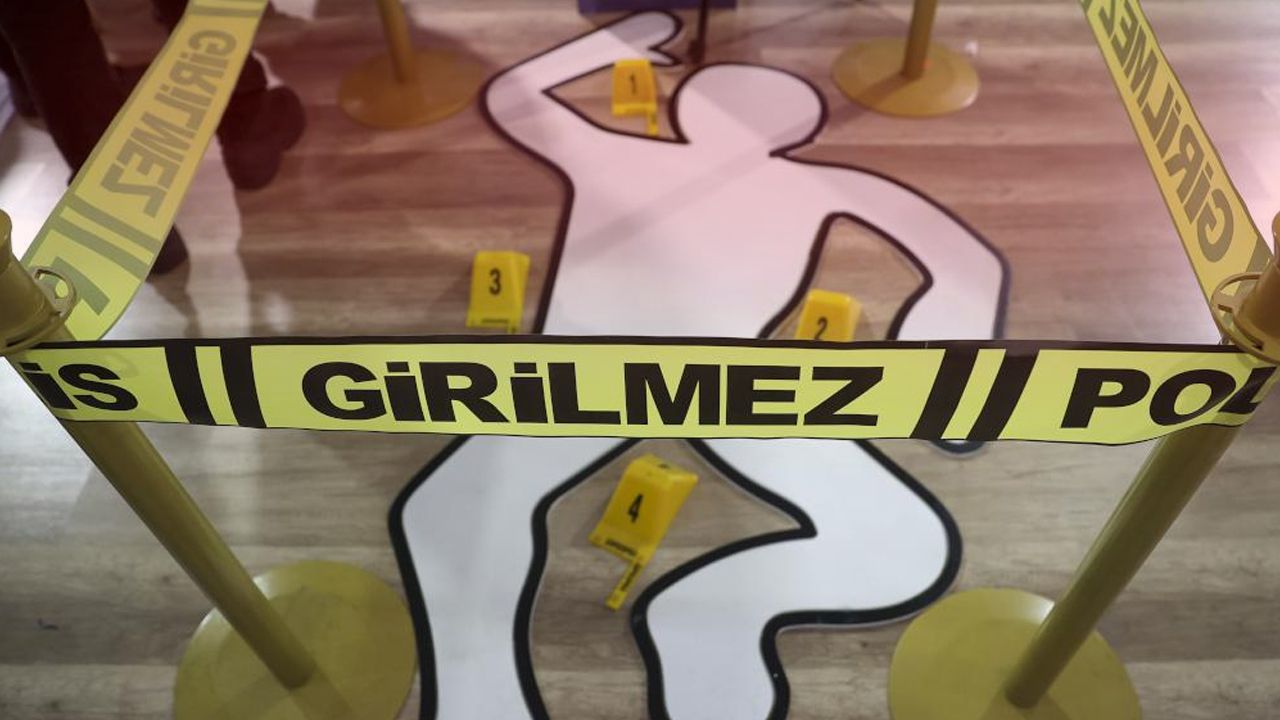İzmir'de evlat dehşeti! Koku ihbarı ortaya çıkardı: Evden 2 ceset çıkardılar İzmir'de evlat dehşeti! Koku ihbarı ortaya çıkardı: Evden 2 ceset çıkardılar
