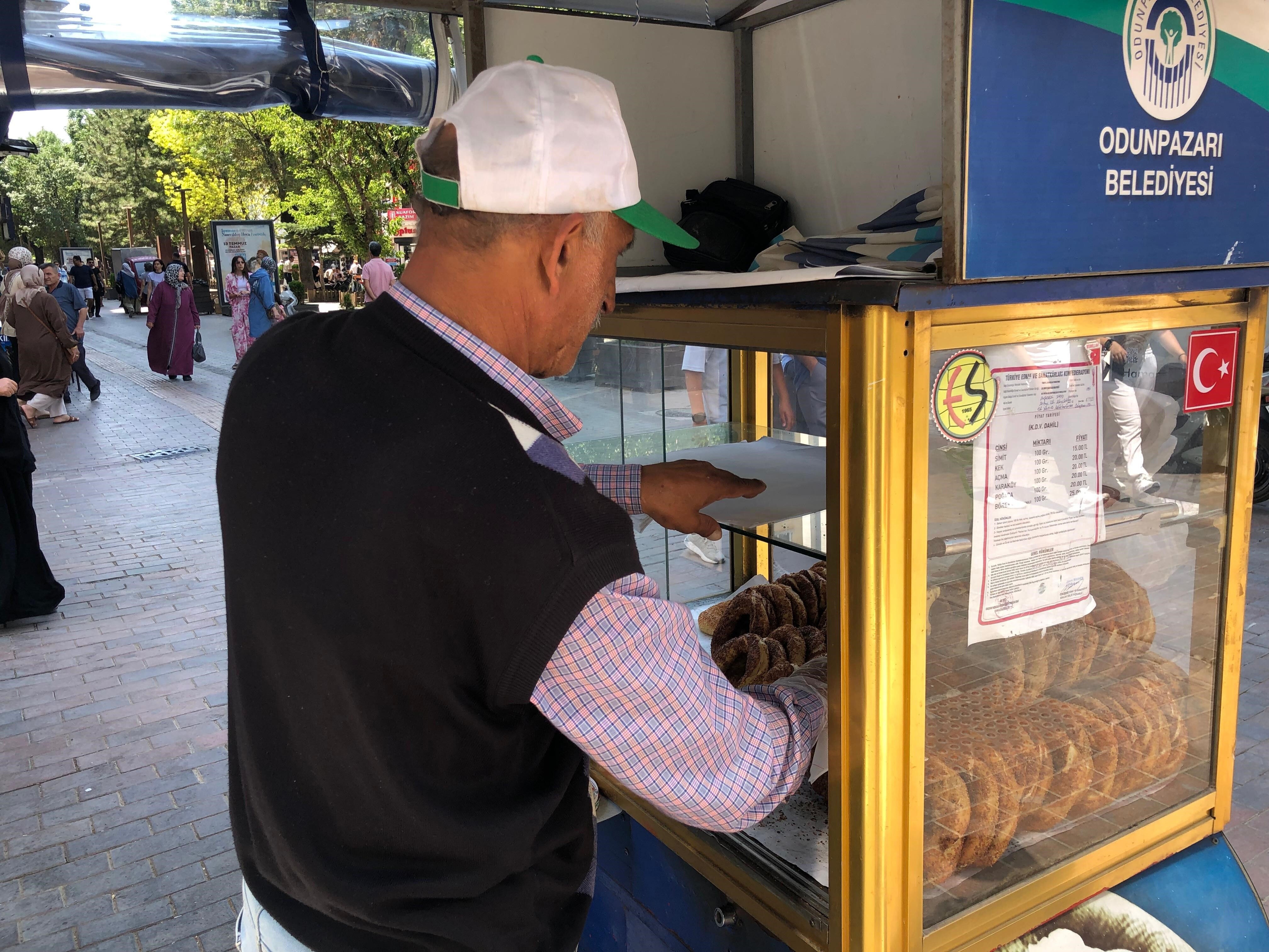 Kanser, KOAH, astım... Cengiz Önce'iın 12 saatlik 'ekmek' mücadelesi yürekleri sızlattı - 2. Resim