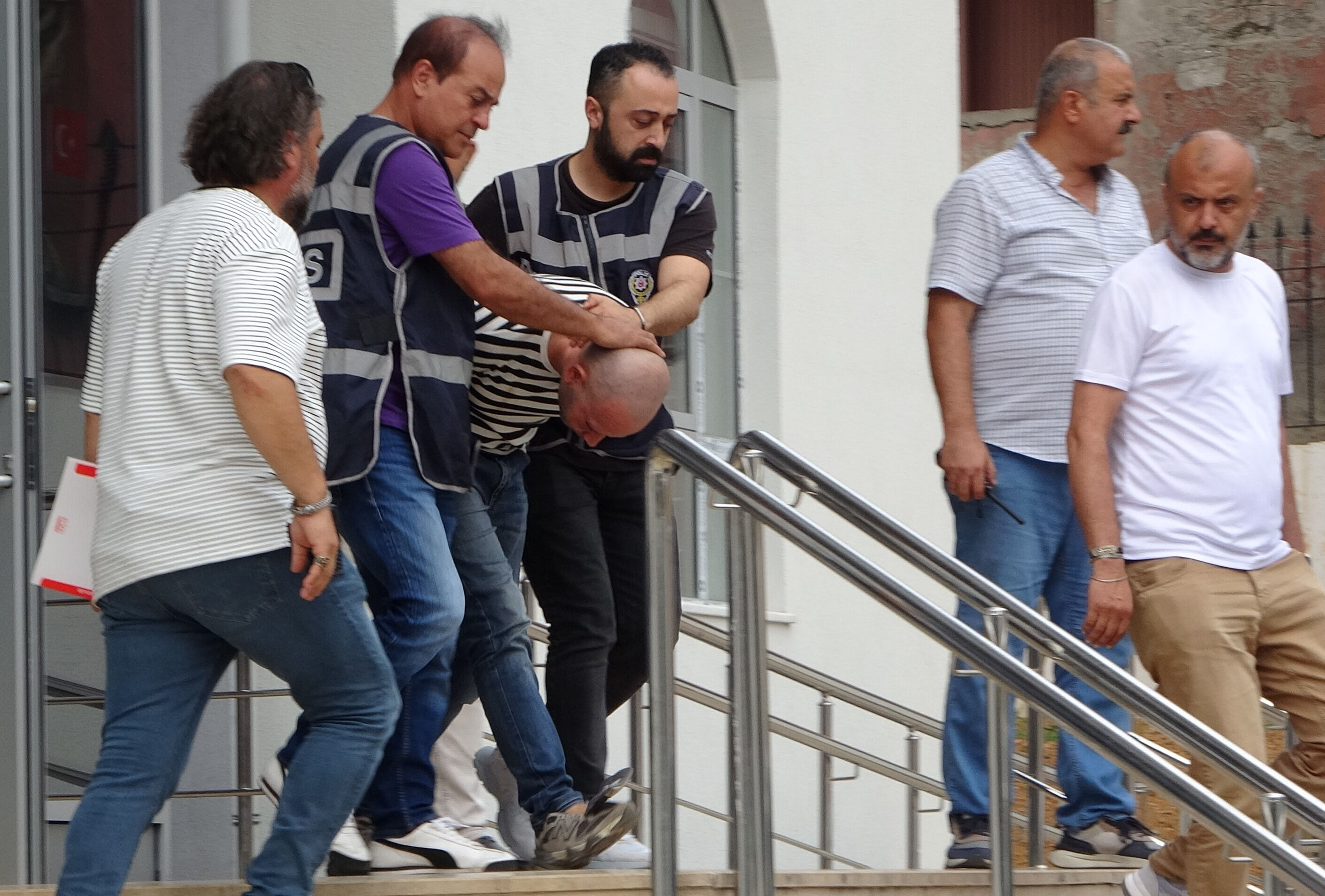 Sinem'i gizlice girdiği evde katletmişti! Kampta yakalanan cani, tanınmamak için bunu da yapmış - 3. Resim