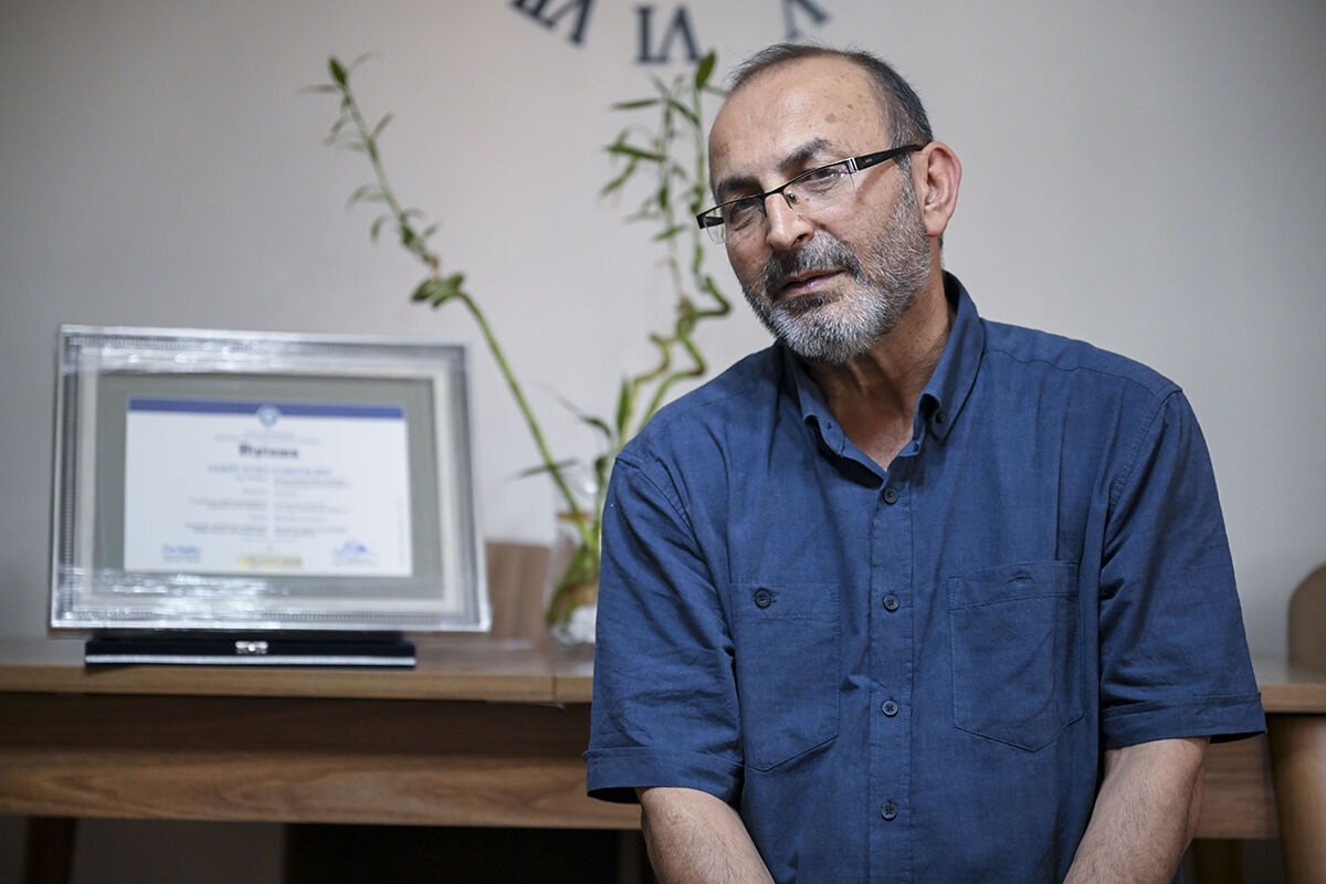 Yürek sızlatan diploma! Rektör Ünal Kuran-ı kerim okudu, Enes'in annesine teslim etti - 5. Resim