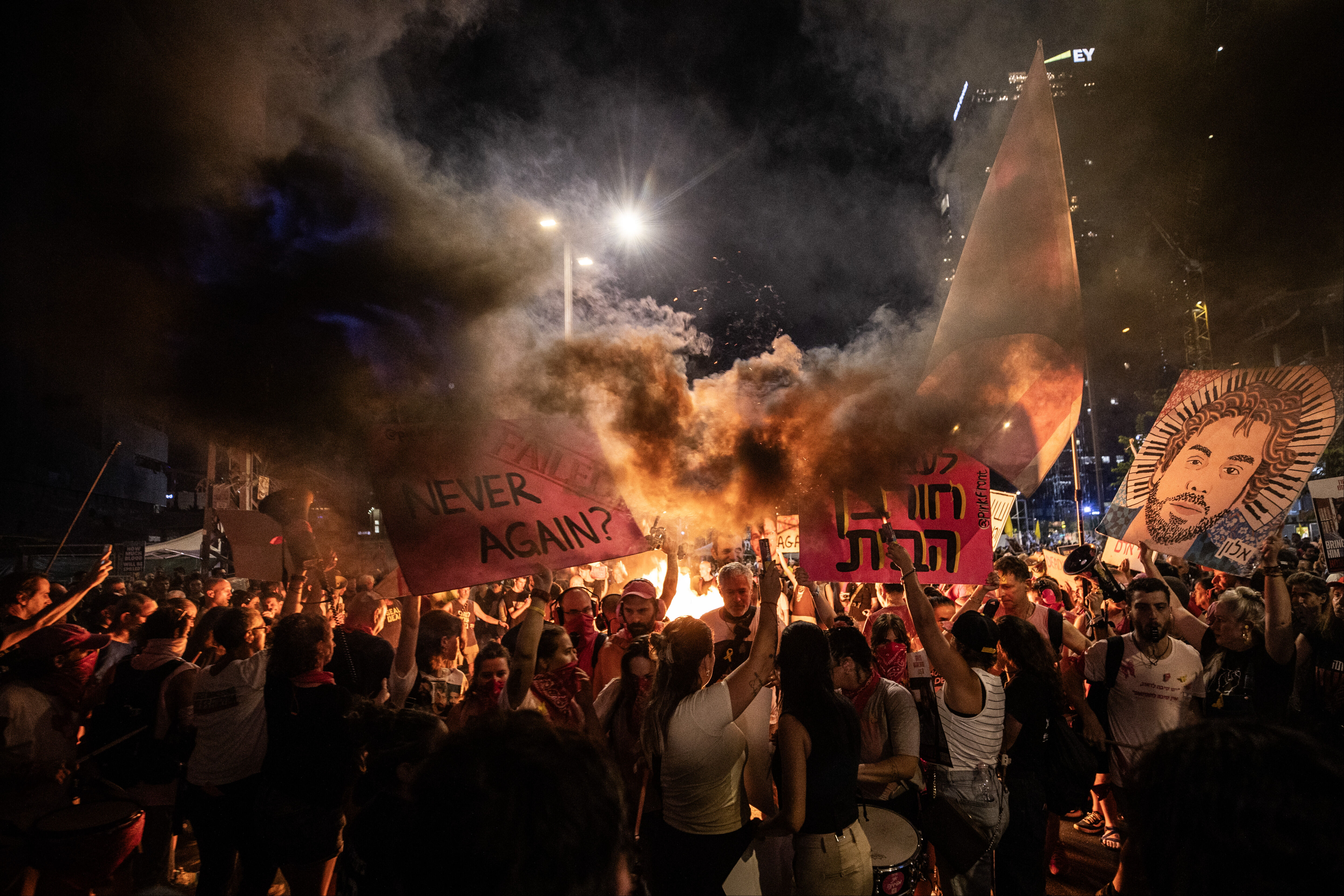Açlıktan iskelete döndü, mezarını kazmaya başladı! Video sonrası binlerce kişi sokaklara döküldü - 3. Resim