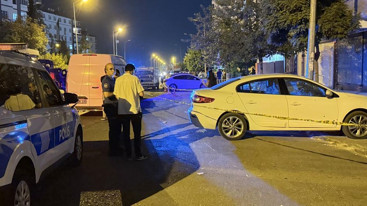 Diyarbakır&#039;da kahvehanede silahlı kavga: 10 kişi yaralandı
