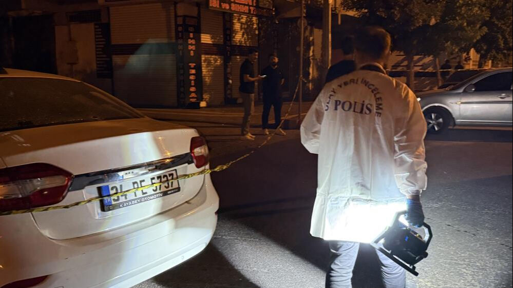 Diyarbakır'da kahvehanede silahlı kavga: 10 kişi yaralandı Diyarbakır'da kahvehanede silahlı kavga: 10 kişi yaralandı - 1. Resim