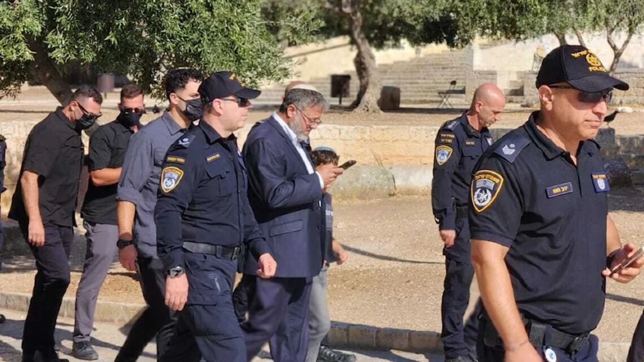 İsrailli Bakan Ben Gvir'den Mescid-i Aksa provokasyonu! 2.200'ü aşkın işgalci baskın düzenledi - Dünya