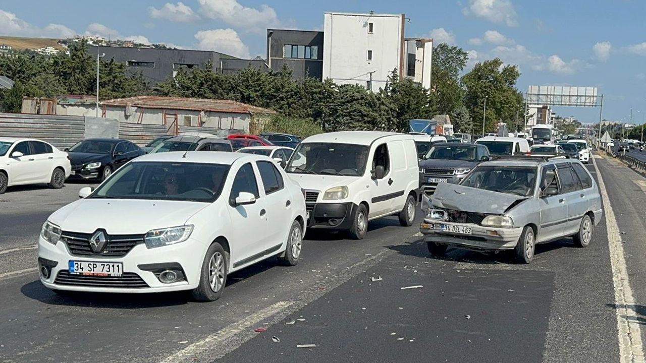 İstanbul'da zincirleme kaza: Yaralılar var İstanbul'da zincirleme kaza: Yaralılar var