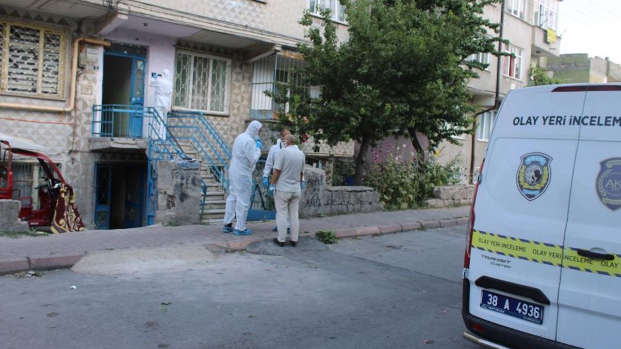 Kayseri'de acı olay: Komşular kokudan rahatsız oldu, yürek burkan gerçek ortaya çıktı Kayseri'de acı olay: Komşular kokudan rahatsız oldu, yürek burkan gerçek ortaya çıktı