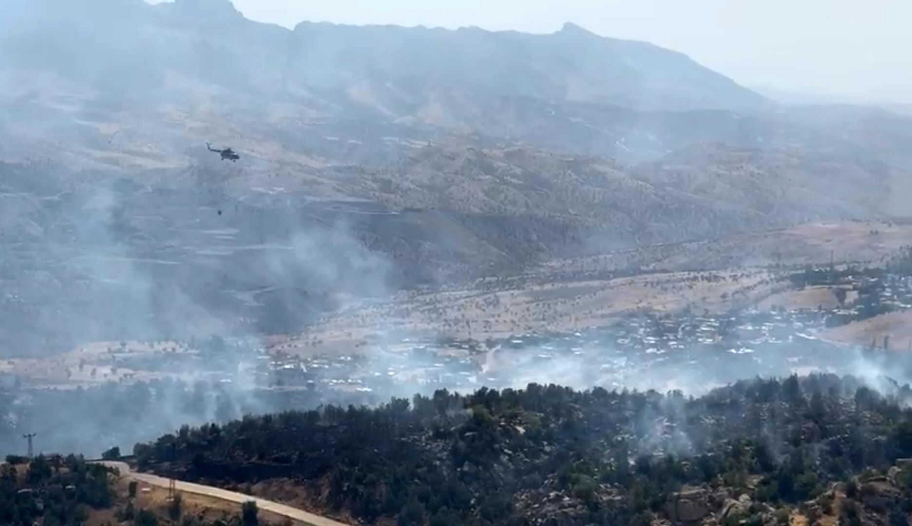 Şırnak'ta korkutan yangın! Ekipler müdahale ediyor - 1. Resim