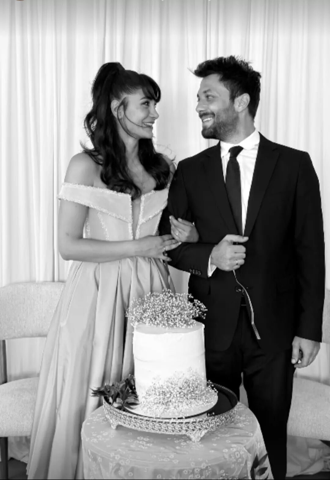 Sitare Akbaş evleniyor! Kına gecesiyle olay oldu: Bakın müstakbel eşi kim çıktı Sitare Akbaş evleniyor! Kına gecesiyle olay oldu: Bakın müstakbel eşi kim çıktı - 4. Resim