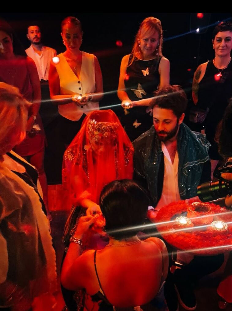 Sitare Akbaş evleniyor! Kına gecesiyle olay oldu: Bakın müstakbel eşi kim çıktı Sitare Akbaş evleniyor! Kına gecesiyle olay oldu: Bakın müstakbel eşi kim çıktı - 2. Resim