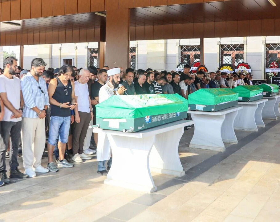 Ünlü spiker Levent Bitecik'ten acı haber geldi! Hayatını kaybetti Ünlü spiker Levent Bitecik'ten acı haber geldi! Hayatını kaybetti - 2. Resim