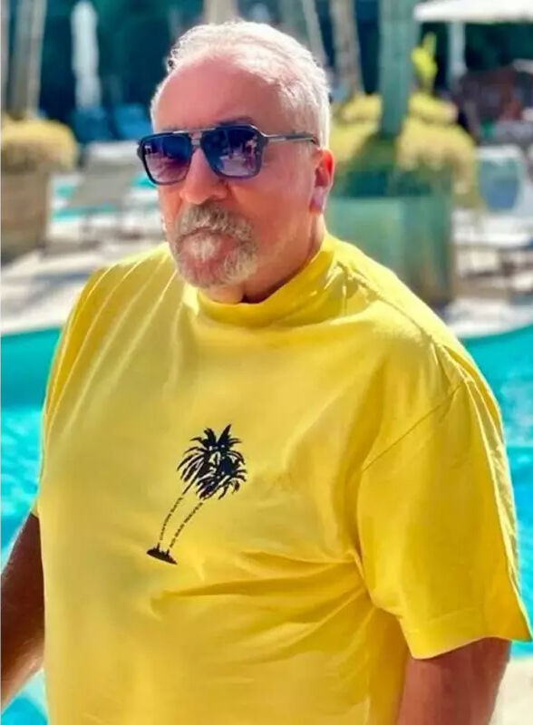 Ünlü spiker Levent Bitecik'ten acı haber geldi! Hayatını kaybetti Ünlü spiker Levent Bitecik'ten acı haber geldi! Hayatını kaybetti - 1. Resim