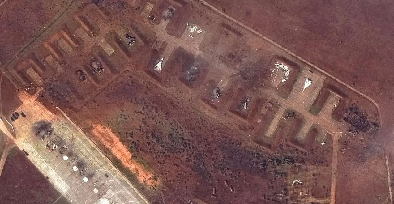 35 milyon dolarlık uçaklar havaya uçtu! Kırım’daki Rus üssü yerle bir edildi - 1. Resim