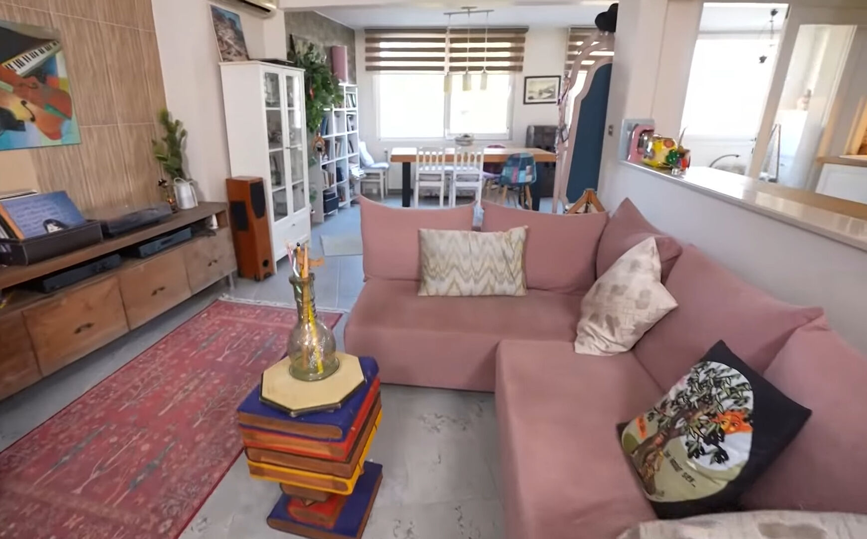 Deniz manzaralı, şömineli ve salıncaklı... Şarkıcı Gökçe’nin masal gibi evi gündem oldu - 1. Resim