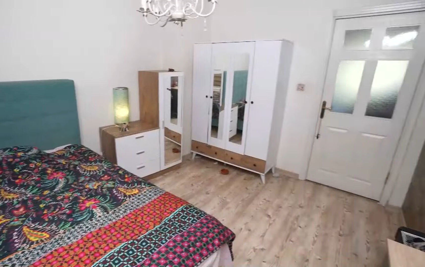 Deniz manzaralı, şömineli ve salıncaklı... Şarkıcı Gökçe’nin masal gibi evi gündem oldu - 5. Resim