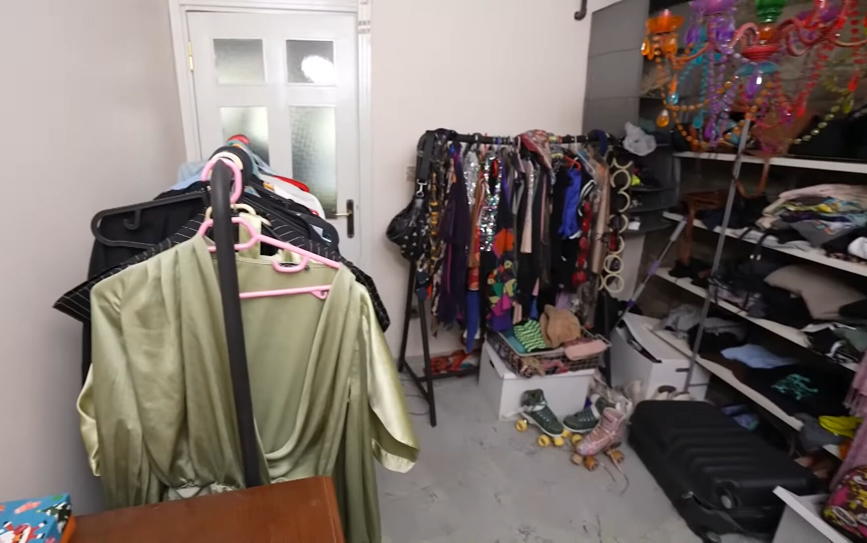 Deniz manzaralı, şömineli ve salıncaklı... Şarkıcı Gökçe’nin masal gibi evi gündem oldu - 4. Resim