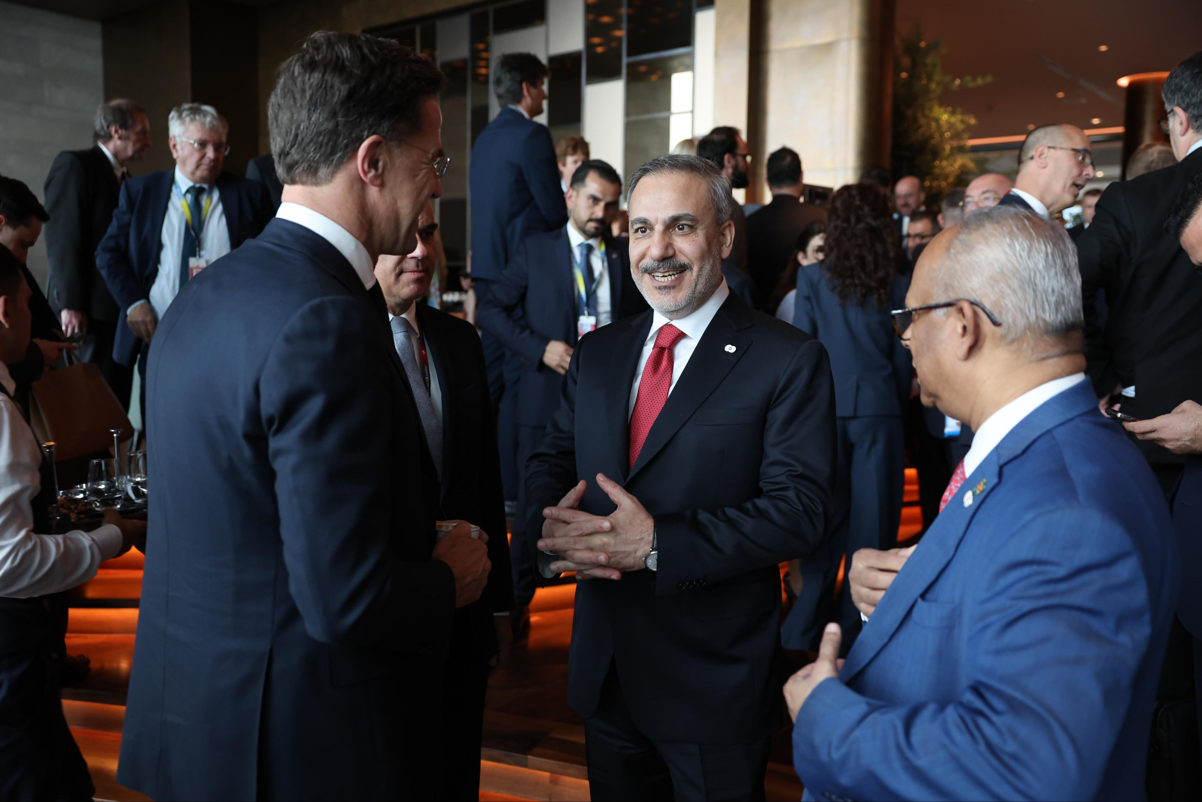 Diplomasinin sakin ve saygın gücü: Fidan doktrini Türk dış politikasını nasıl şekillendiriyor? Krizden masaya, savaştan barışa: Fidan doktrini Türkiye'yi nasıl şekillendirdi? - 1. Resim