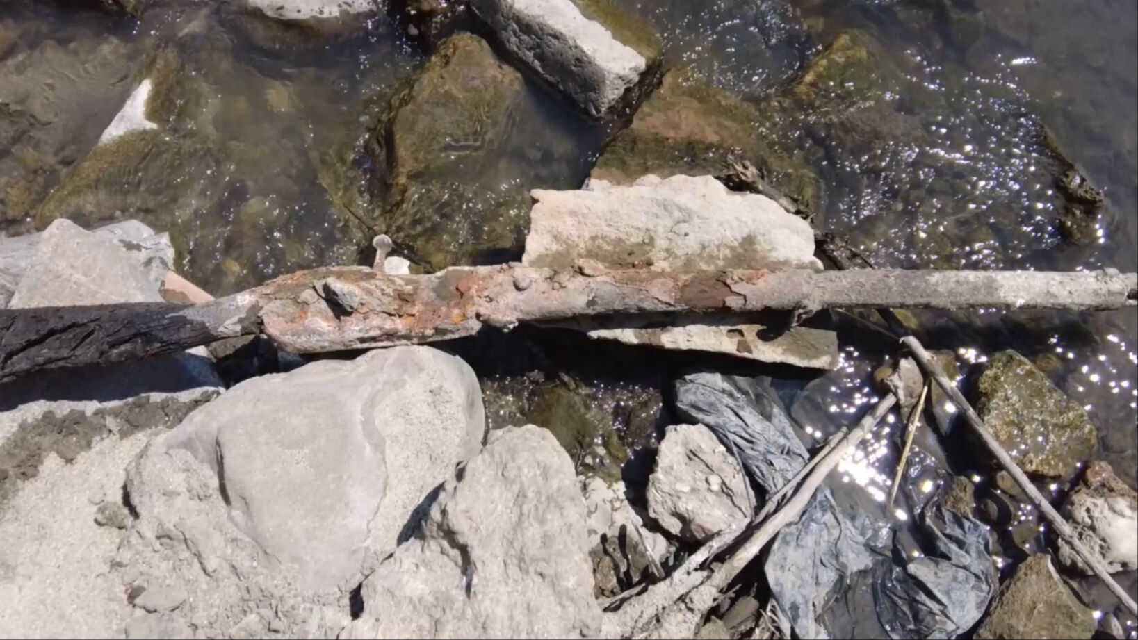 Meriç Nehri'nde su çekilince ortaya öyle bir şey çıktı ki! Nereden geldiği belli değil - 2. Resim