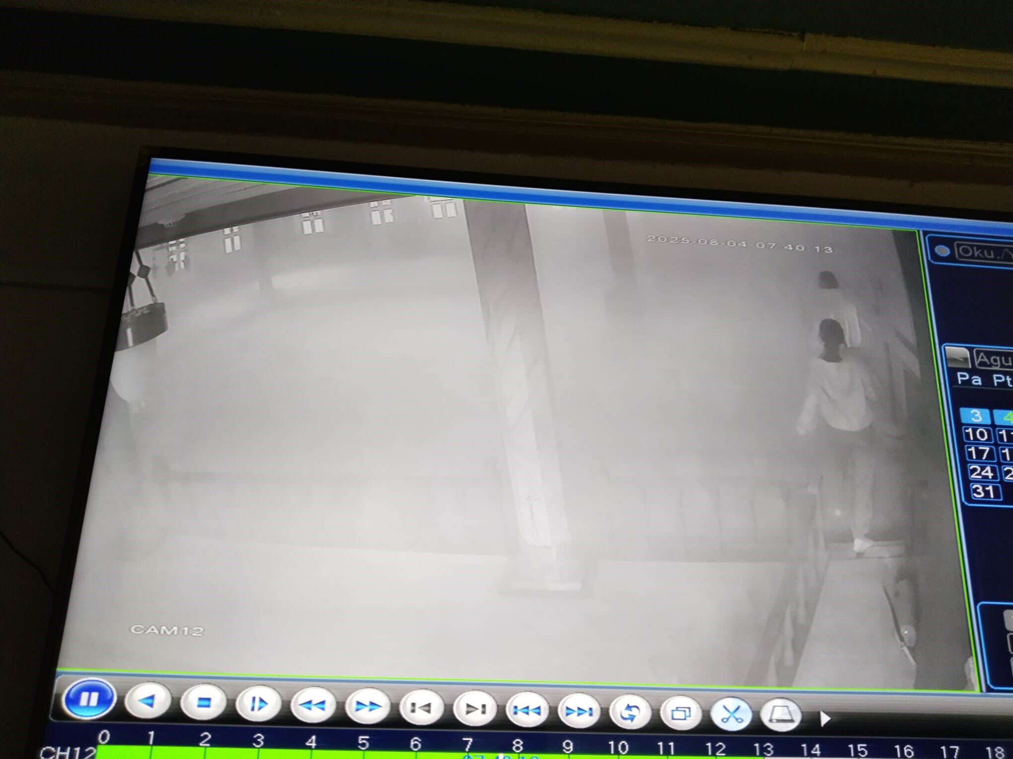 Şaka sınırını aşan gençler cemaatin tepkisini çekti! Camiye sorumsuzca zarar verdiler - 1. Resim