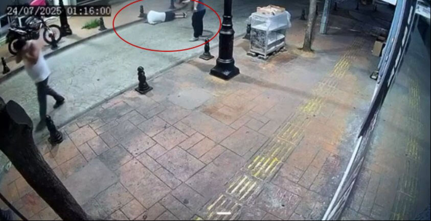 ¡Momentos de terror en plena calle! Un tío le dispara a su sobrino - Foto 1
