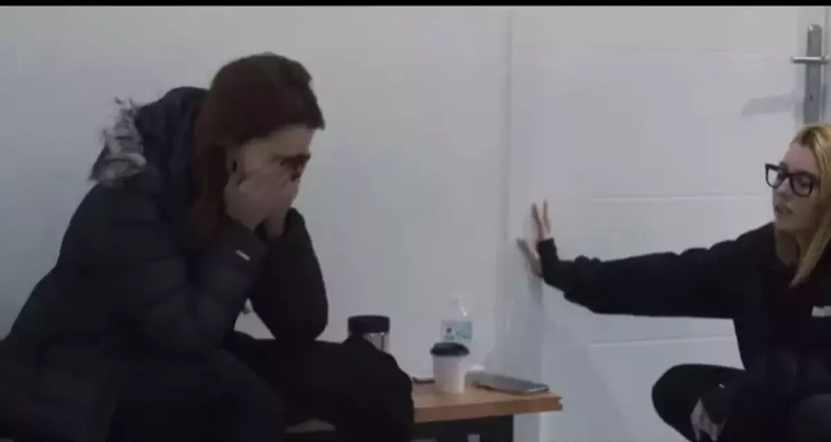 Sosyal medyada tepki çekmişti! Daha fazla dayanamadı: Hadise gözyaşlarına boğuldu - 1. Resim