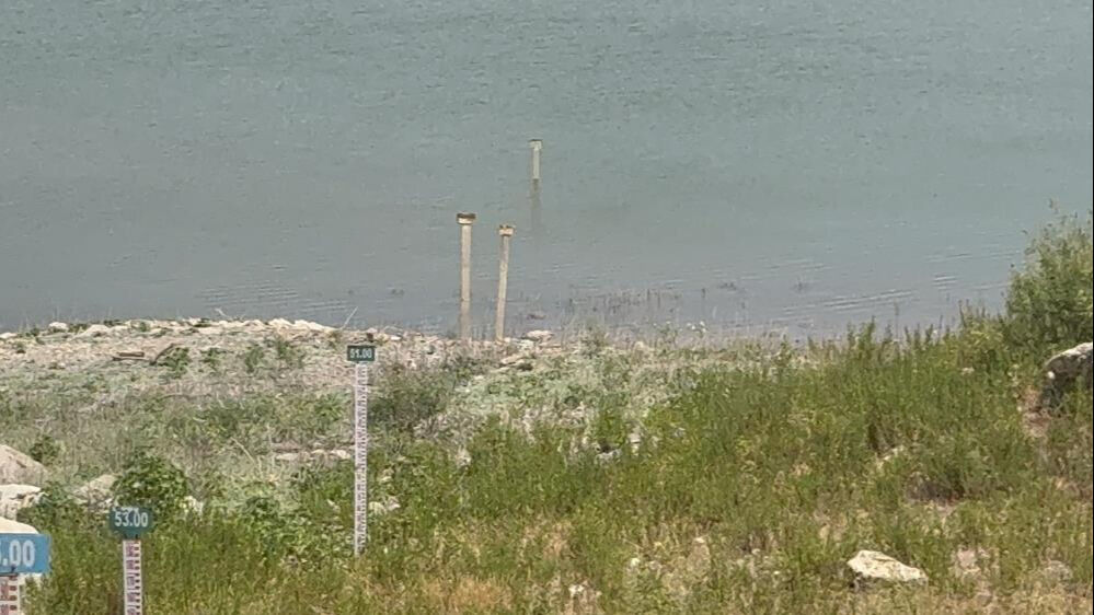 Vatandaşlar isyanda! Tatilcilerin gözdesi Bodrum'da su alarmı... Çareyi böyle buldular Tatilcilerin gözdesi Bodrum'da alarm: Barajlar kritik seviyede! Vatandaşlar tankerle su taşıyor - 5. Resim