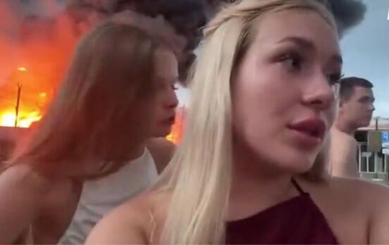 Tepkiler çığ gibi! Yangını arka plan yapıp TikTok videosu çektiler - 1. Resim