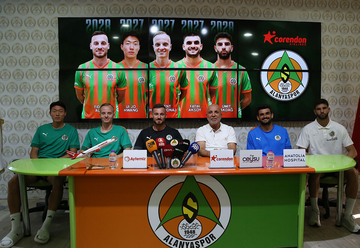 Alanyaspor dan imza şov! Uzun süreli 5 sözleşme: Burayı bırakamıyoruz Alanyaspor dan imza şov! Uzun süreli 5 sözleşme: Burayı bırakamıyoruz - 2. Resim