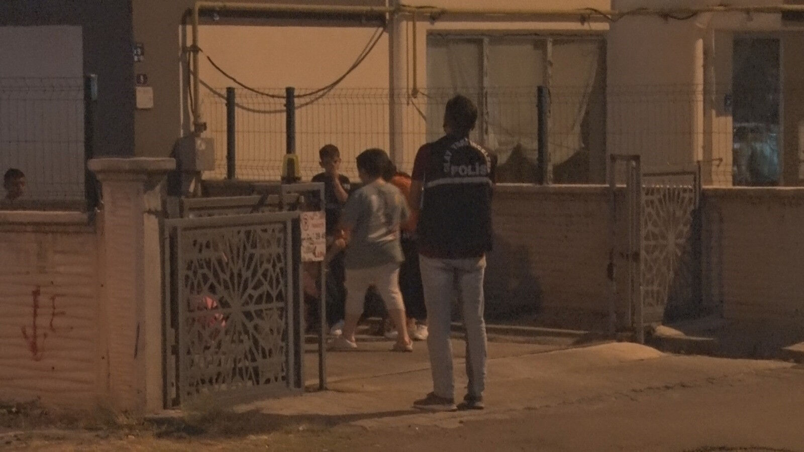 'Dolaptaki eşyamın yerini değiştirdin' dedi, kardeşini bıçakladı 'Dolaptaki eşyamın yerini değiştirdin' dedi, kardeşini bıçakladı - 1. Resim