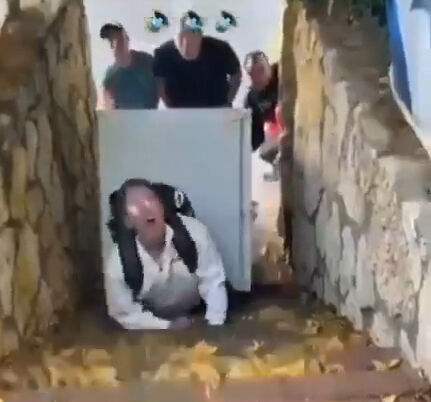 Filistinlilerin eşyalarını çalan İsrailli kabusu yaşadı! O anlar sosyal medyada gündem oldu Filistinlilerin eşyalarını çalan İsrailli kabusu yaşadı! O anlar sosyal medyada gündem oldu - 2. Resim