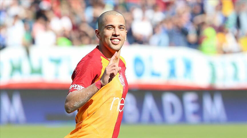 35'inde imzayı attı! Galatasaray'da dünyaları kazanıyordu, Feghouli'nin yeni maaşı şaşırttı Galatasaray'da dünyaları kazanıyordu, yeni maaşı şaşırttı! Bir sezon kulüpsüz kaldı, 35'inde imzayı attı - 3. Resim