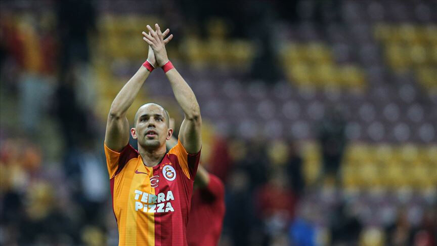 35'inde imzayı attı! Galatasaray'da dünyaları kazanıyordu, Feghouli'nin yeni maaşı şaşırttı Galatasaray'da dünyaları kazanıyordu, yeni maaşı şaşırttı! Bir sezon kulüpsüz kaldı, 35'inde imzayı attı - 4. Resim