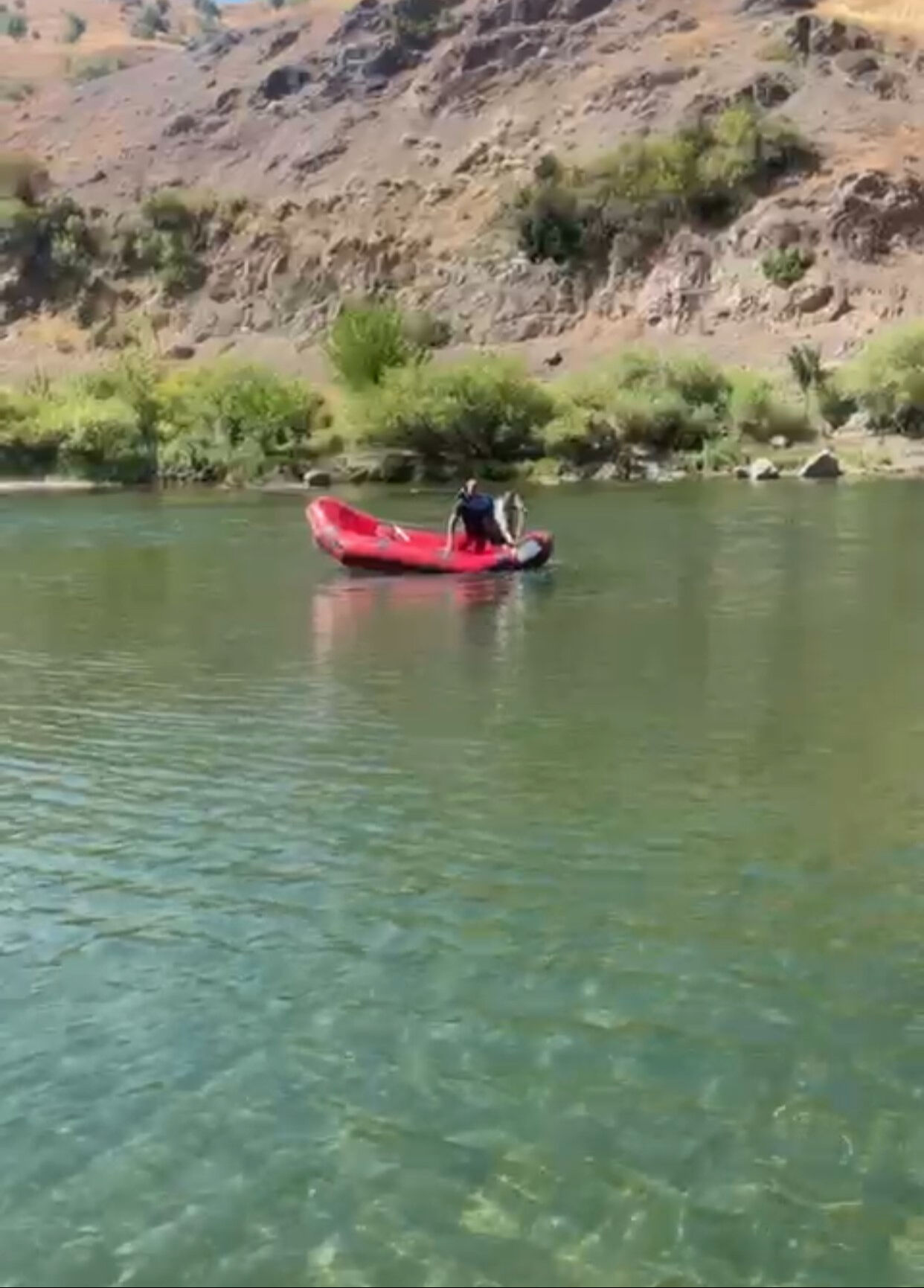 Genç öğretmenden kahreden haber! Serinlemek için girdiği nehir sonu oldu Genç öğretmenden sevenlerini üzen haber! Serinlemek için girdiği nehir sonu oldu - 2. Resim