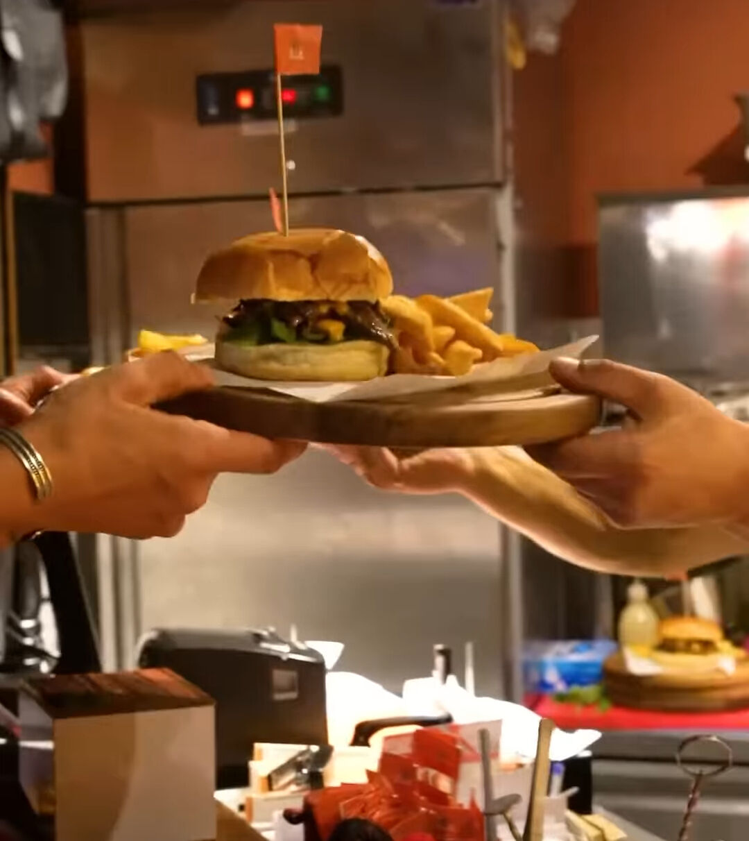 Gürkan Şef’in lüks hamburgeri gündem oldu! Fiyatı ve açıklaması çarpıcı… - 1. Resim