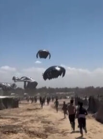 İnsanlıktan utandıran görüntüler! Gazze'ye gönderilen yardım paketlerinden küflü ekmek çıktı İnsanlıktan utandıran görüntüler! Gazze'ye gönderilen yardım paketlerinden küflü ekmek çıktı - 1. Resim