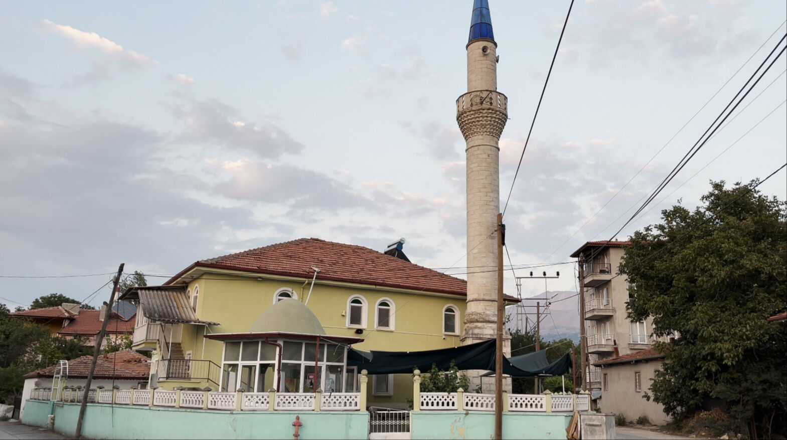 Kur'an Kursu'nda araba kavgası! İmamı köy meydanında darbettiler - 3. Resim