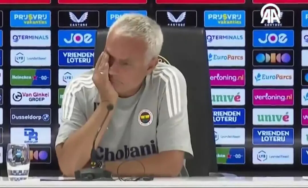 Mourinho gözyaşlarını tutamadı! Canlı yayında aldığı haberle yıkıldı Mourinho gözyaşlarını tutamadı! Canlı yayında aldığı haberle yıkıldı - 1. Resim
