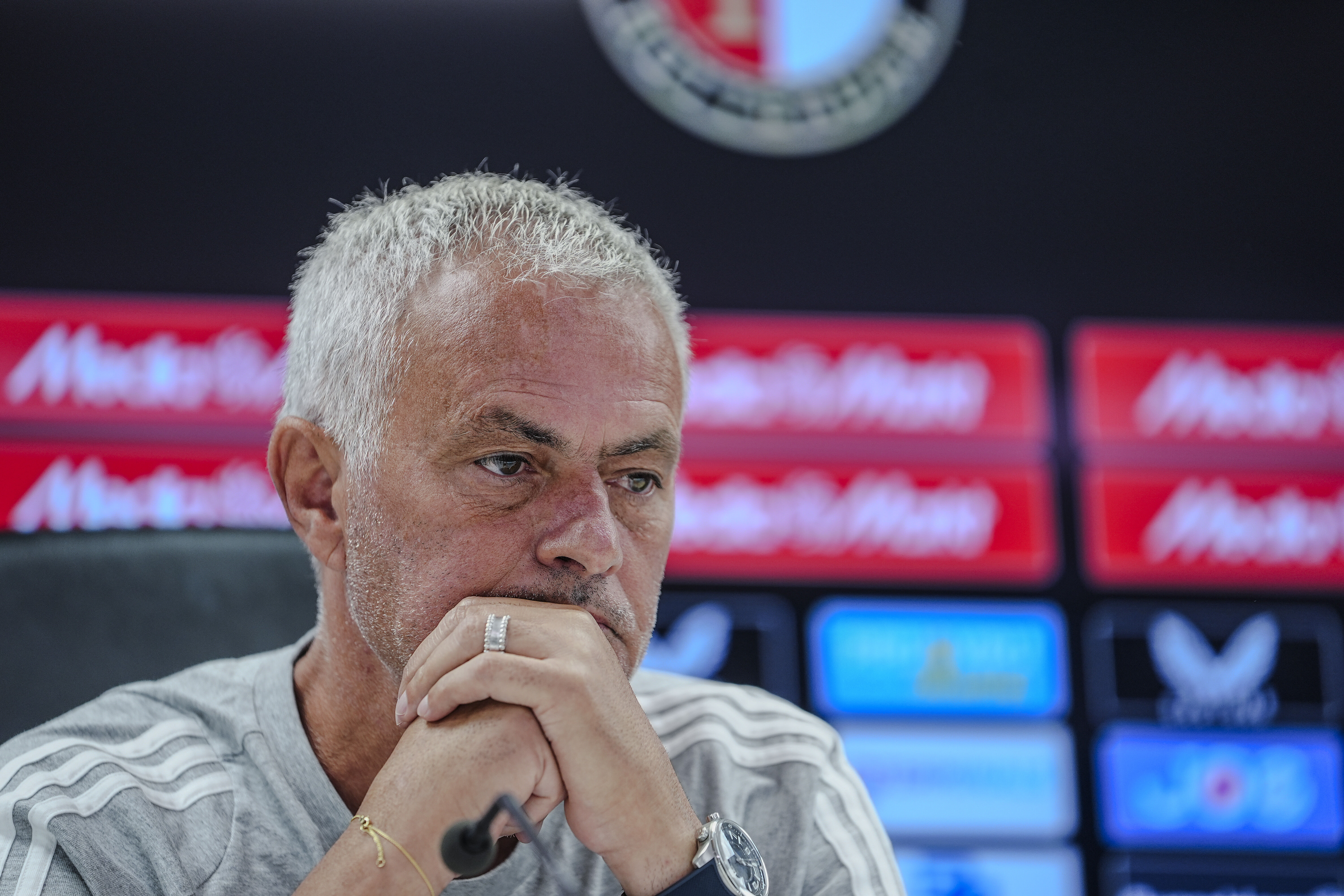 Mourinho gözyaşlarını tutamadı! Canlı yayında aldığı haberle yıkıldı Mourinho gözyaşlarını tutamadı! Canlı yayında aldığı haberle yıkıldı - 4. Resim