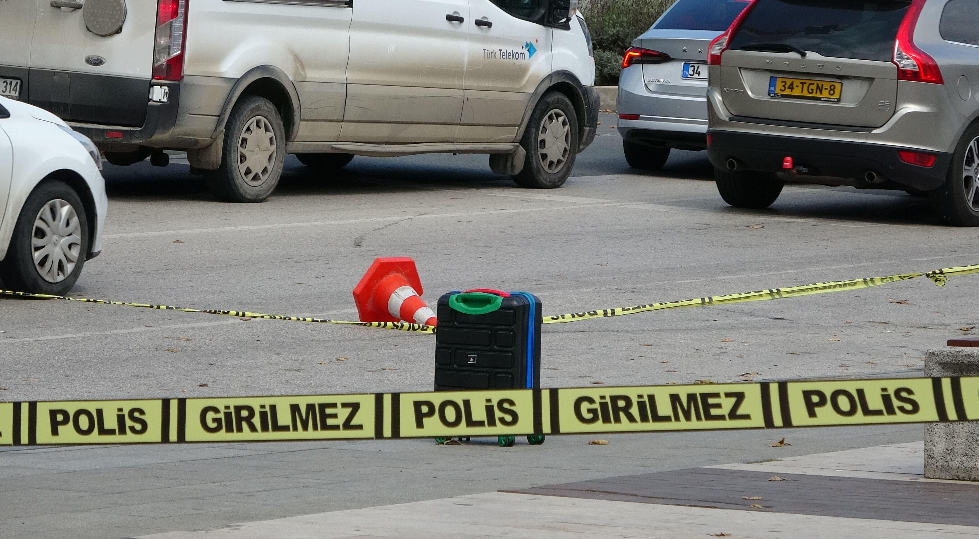 Ordu'da hareketli dakikalar! Yol ortasındaki valiz ekipleri harekete geçirdi Ordu'da hareketli dakikalar! Yol ortasındaki valiz ekipleri harekete geçirdi - 2. Resim